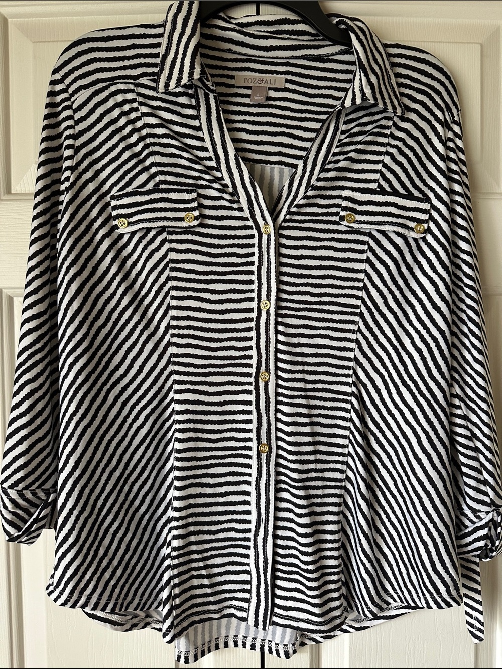 Roz & Ali Blacke and White Striped Button-Front Shirt with Gold Buttons